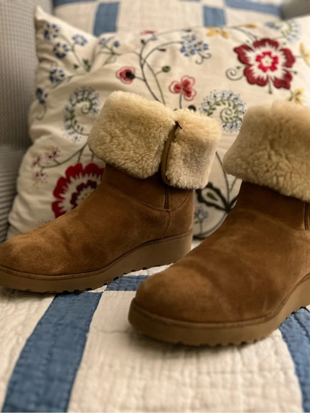 UGG Australia Amie Chestnut Suede Wedge Shearling Boots Size 9